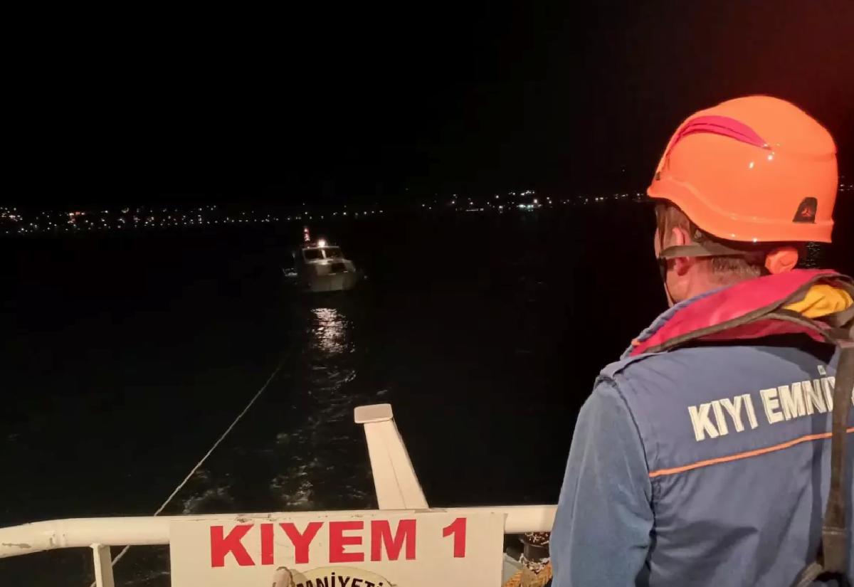 Çanakkale Boğazı’nda Tekne Kurtarıldı