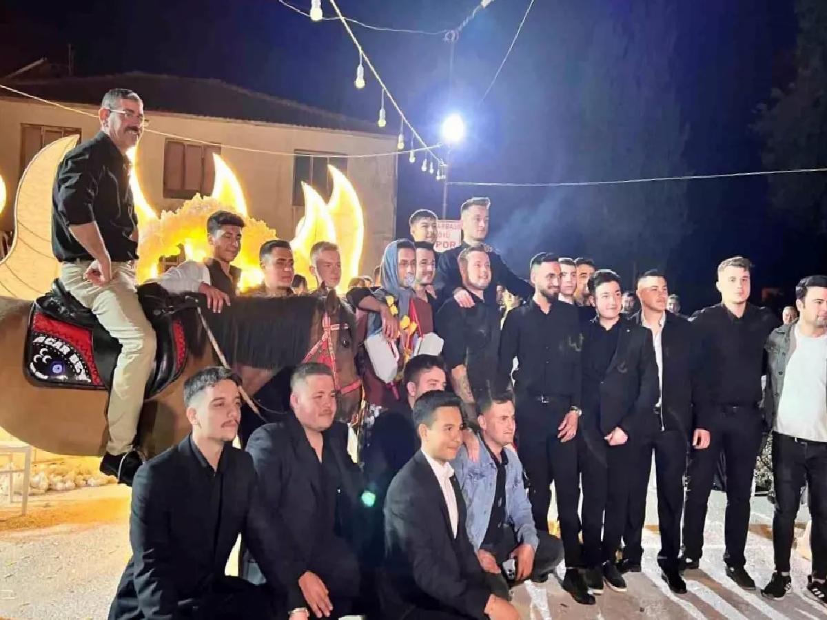 Çanakkale’de Renkli Düğün Töreni