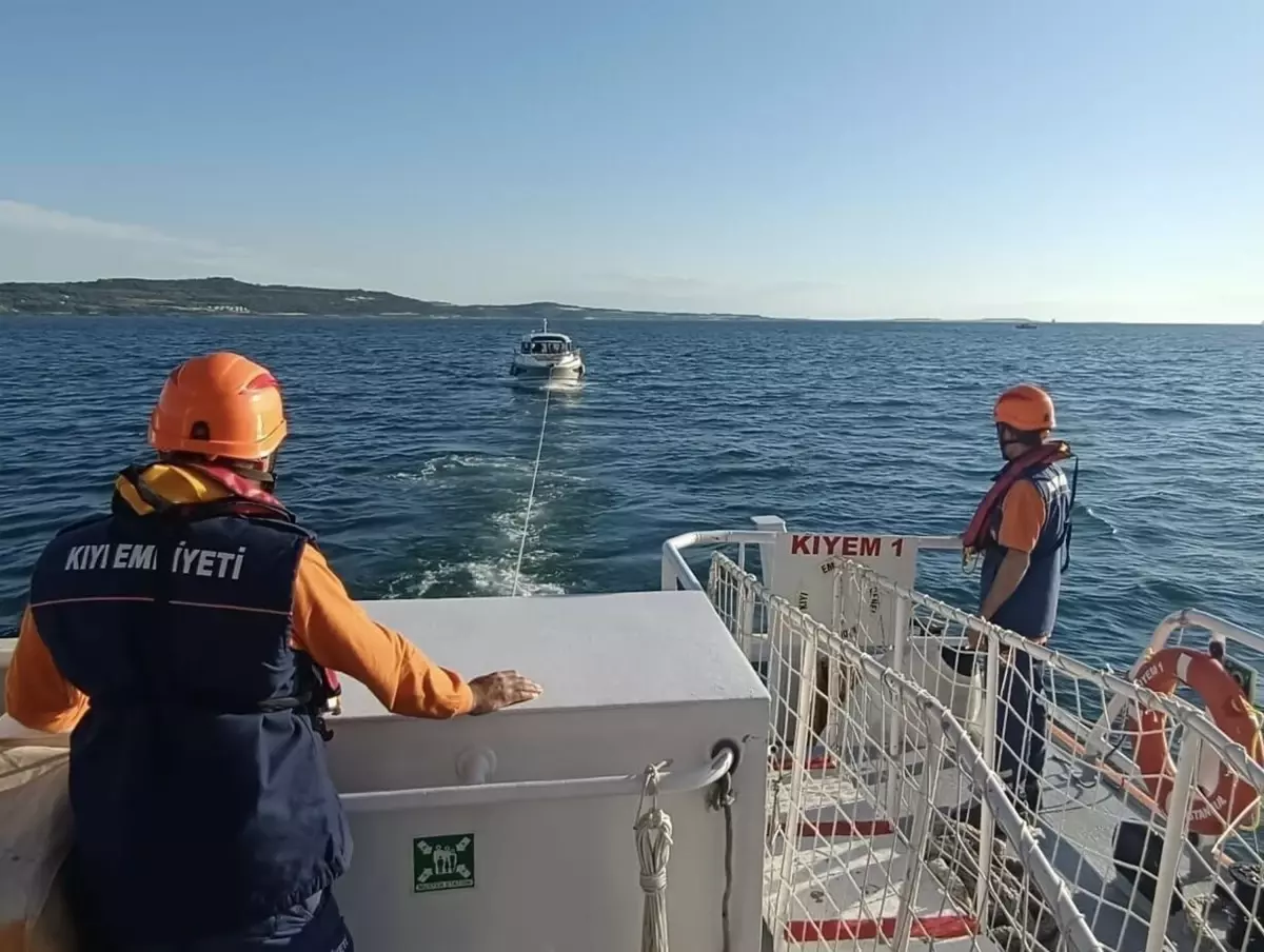 Çanakkale’de Sürüklenen Tekne Kurtarıldı