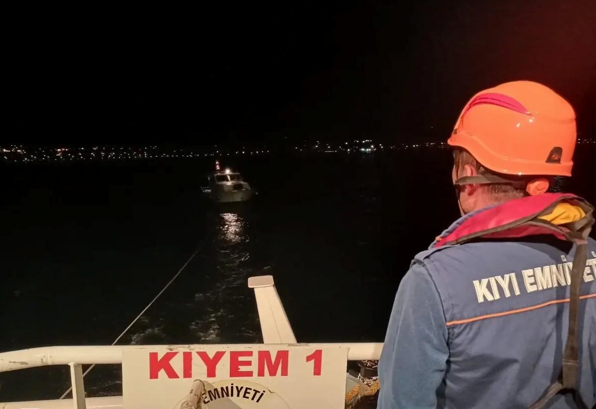 Çanakkale’de Sürüklenen Tekne Kurtarıldı