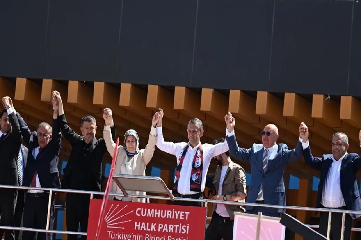 CHP Genel Başkanı Özel, partisinin Van mitinginde konuştu Açıklaması