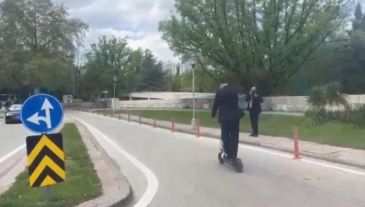 CHP’li Milletvekili Skuterle Meclis’e Geldi