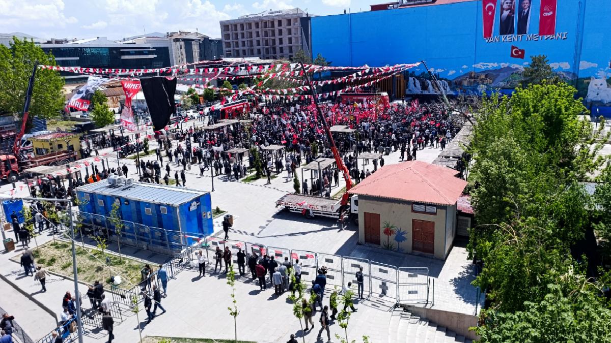CHP’nin Van’daki mitingine katılım düşük oldu