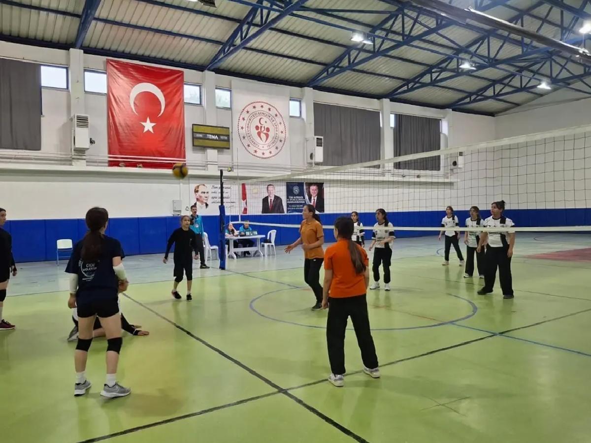 Cide’de Sağlık Eğitimi ve Voleybol Turnuvası
