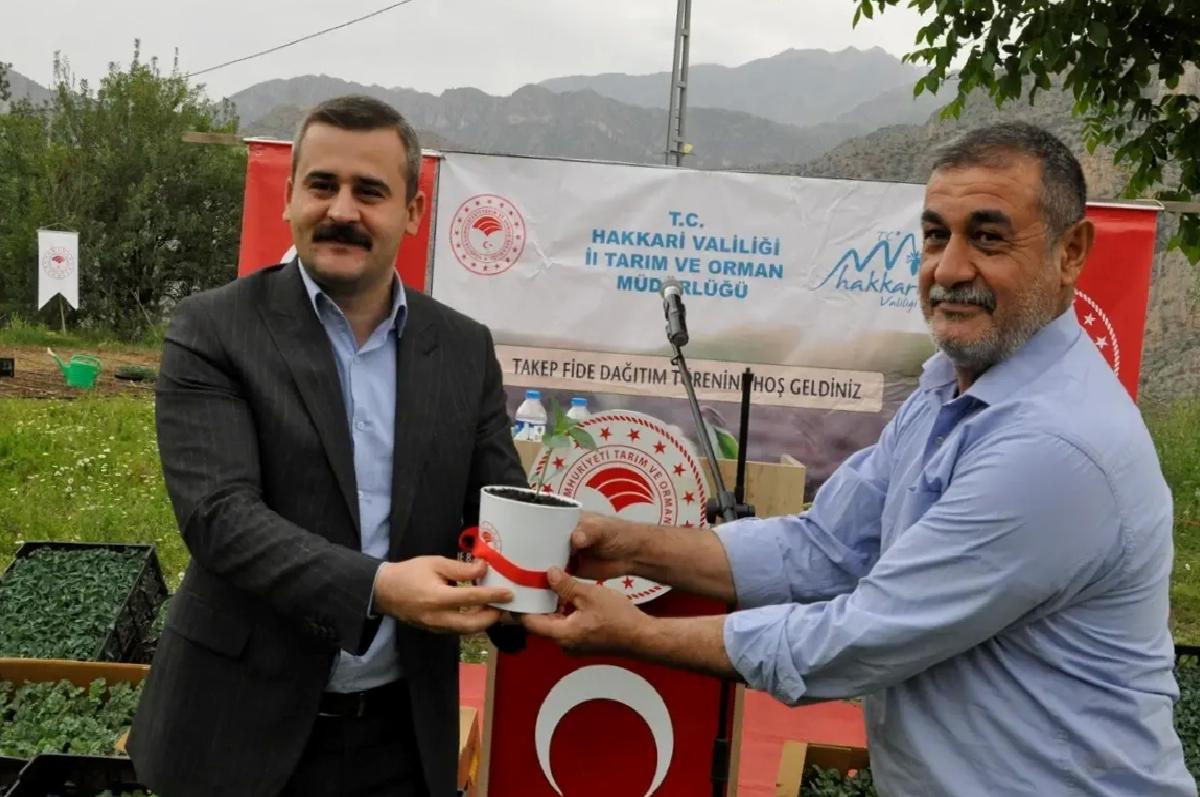Çukurca’da Çiftçilere 43 Bin Fideler Dağıtıldı