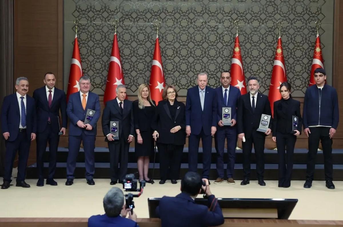 Cumhurbaşkanı Erdoğan, 10. Anadolu Medya Ödülleri töreninde konuştu: (1)