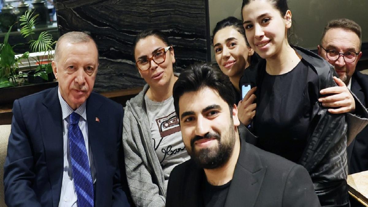 Cumhurbaşkanı Erdoğan kafede vatandaşlarla sohbet etti