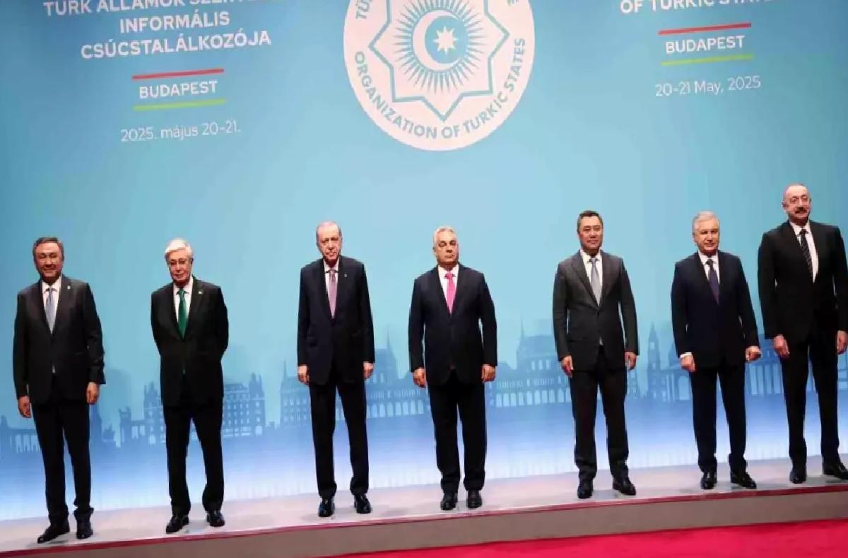 Cumhurbaşkanı Erdoğan, Türk Devletleri Teşkilatı Zirvesi’nde aile fotoğrafına katıldı