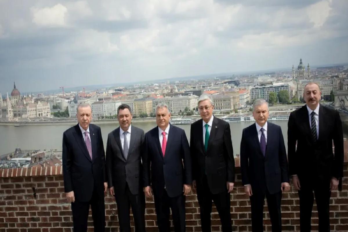 Cumhurbaşkanı Erdoğan, Türk Devletleri Teşkilatı Zirvesi’nde Hatıra Fotoğrafı Çektirdi