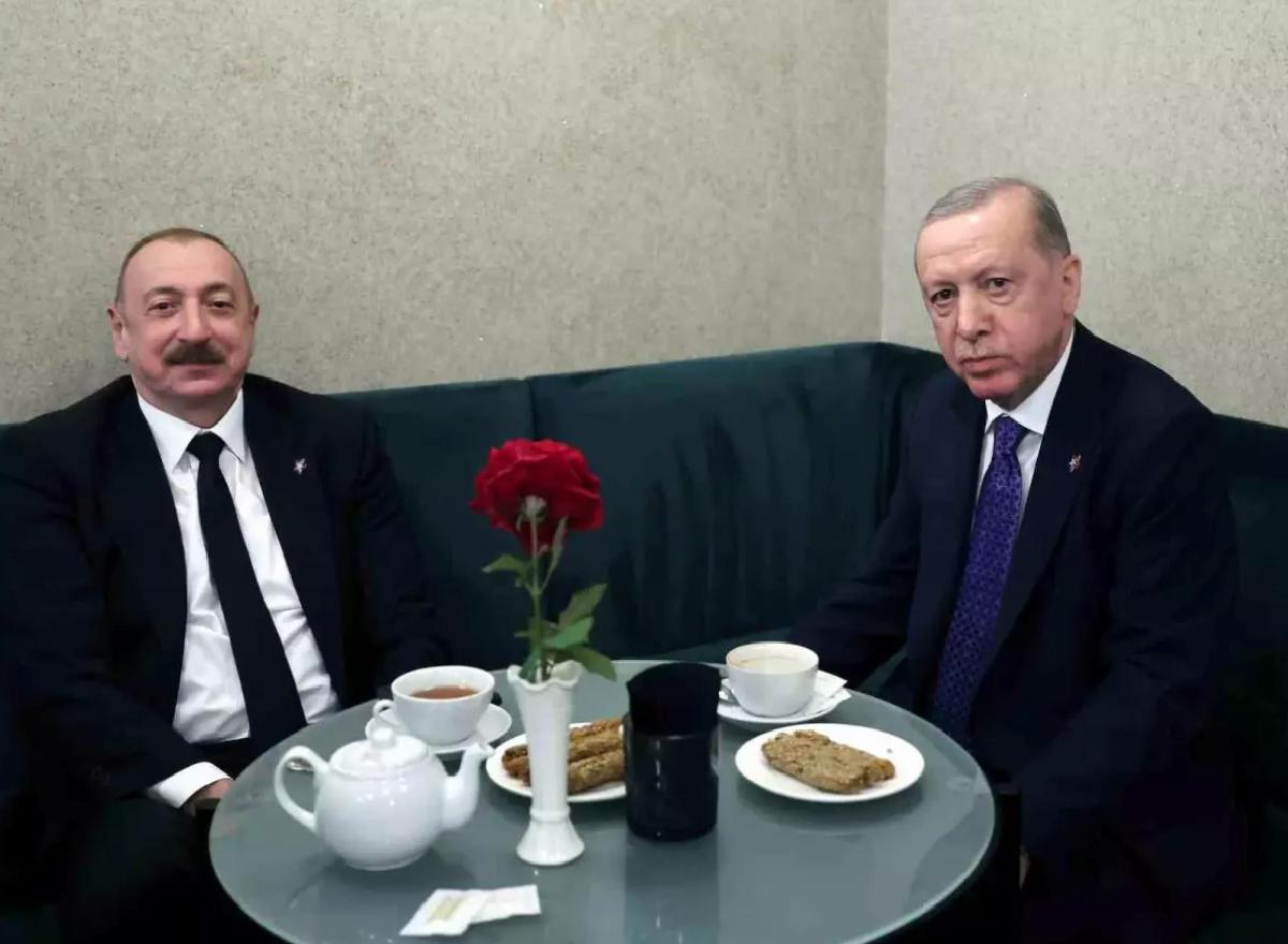 Cumhurbaşkanı Erdoğan ve Aliyev, Tiran’da çay içerek sohbet etti