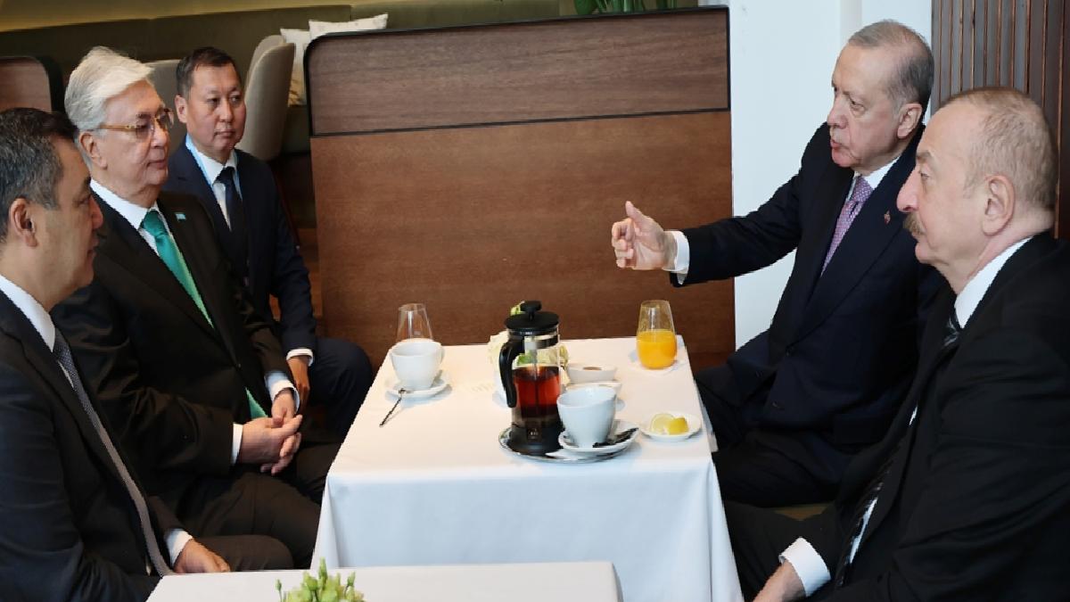 Cumhurbaşkanı Erdoğan’ın Macaristan’da liderlerle samimi sohbeti