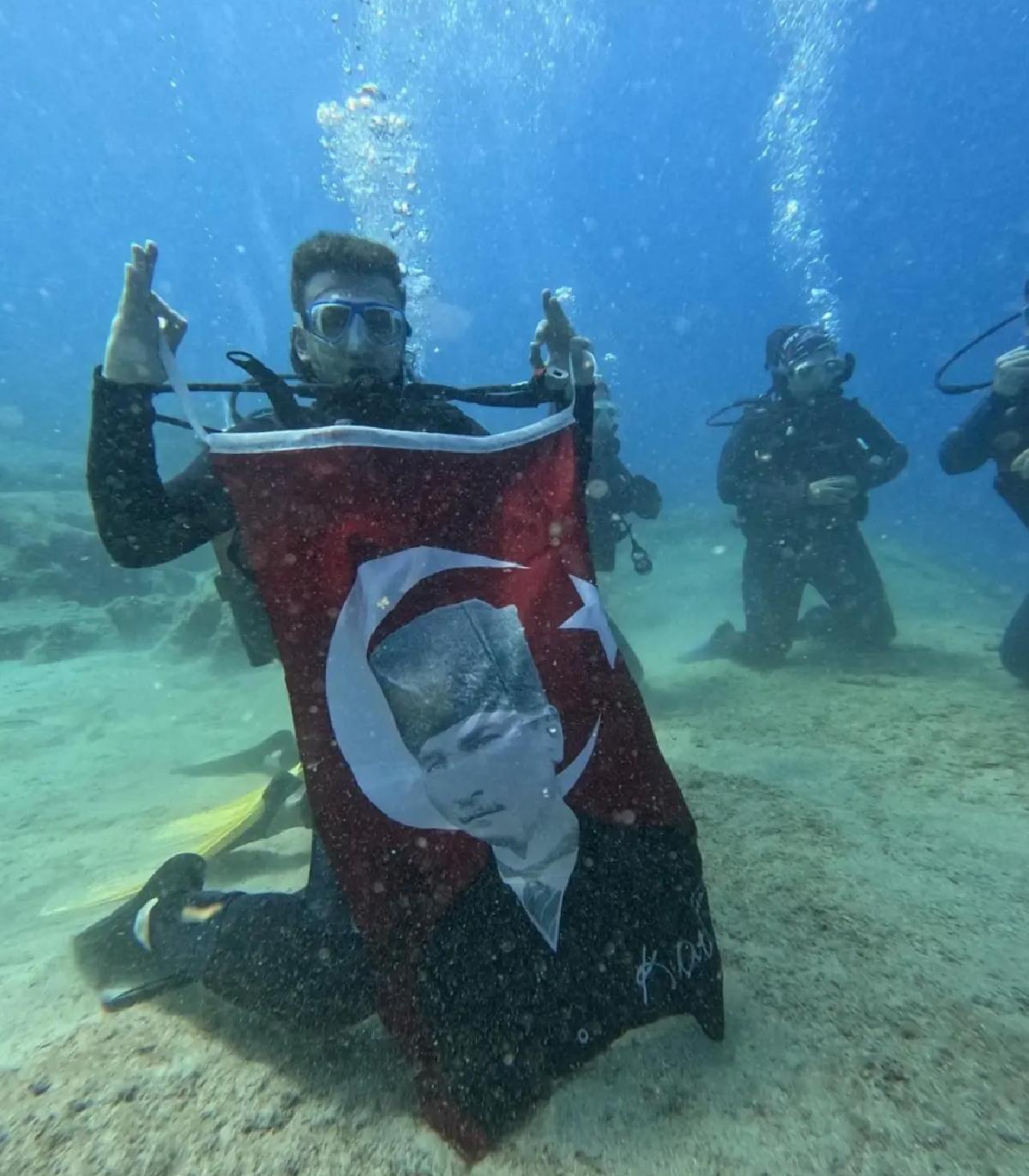 Dalgıçlardan Bayram Coşkusu