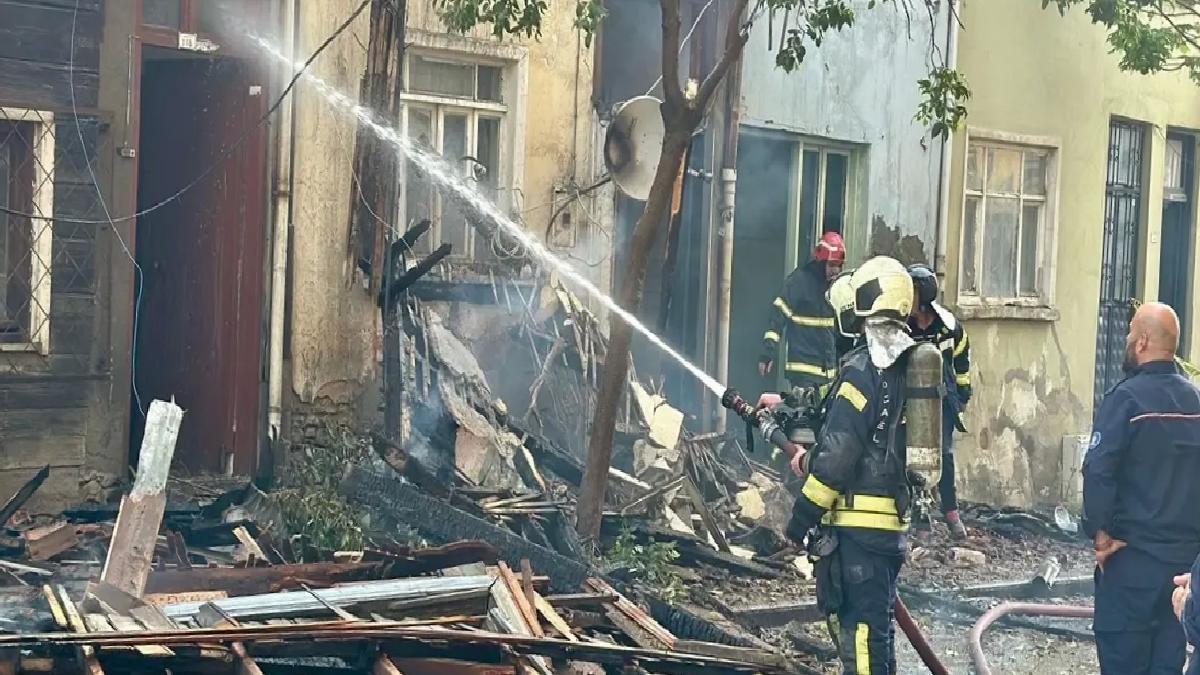 Darıca’da Yangın: 2 İtfaiye Personeli Yaralandı