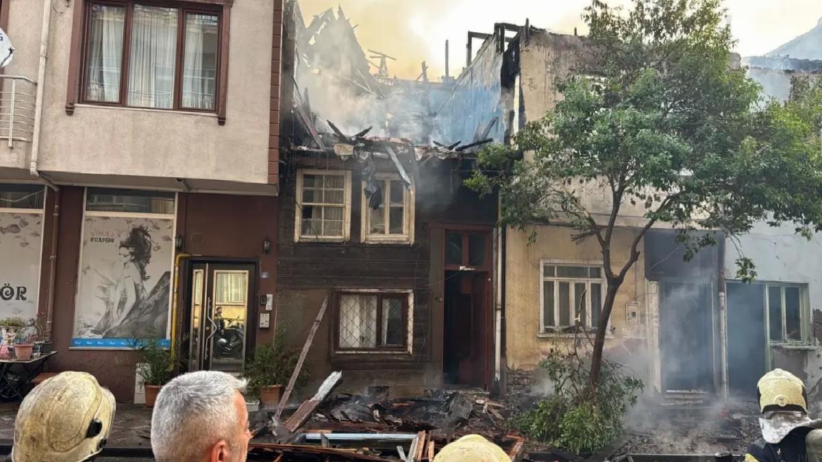 Darıca’da Yangın: 3 Ev Zarar Gördü