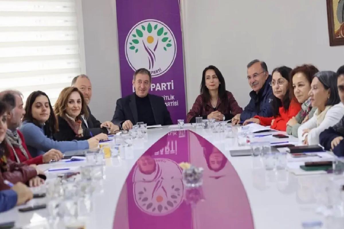 DEM Parti MYK’sı süreci ele aldı: İmralı’yı ziyaret edenlere yasal güvence talep edilecek