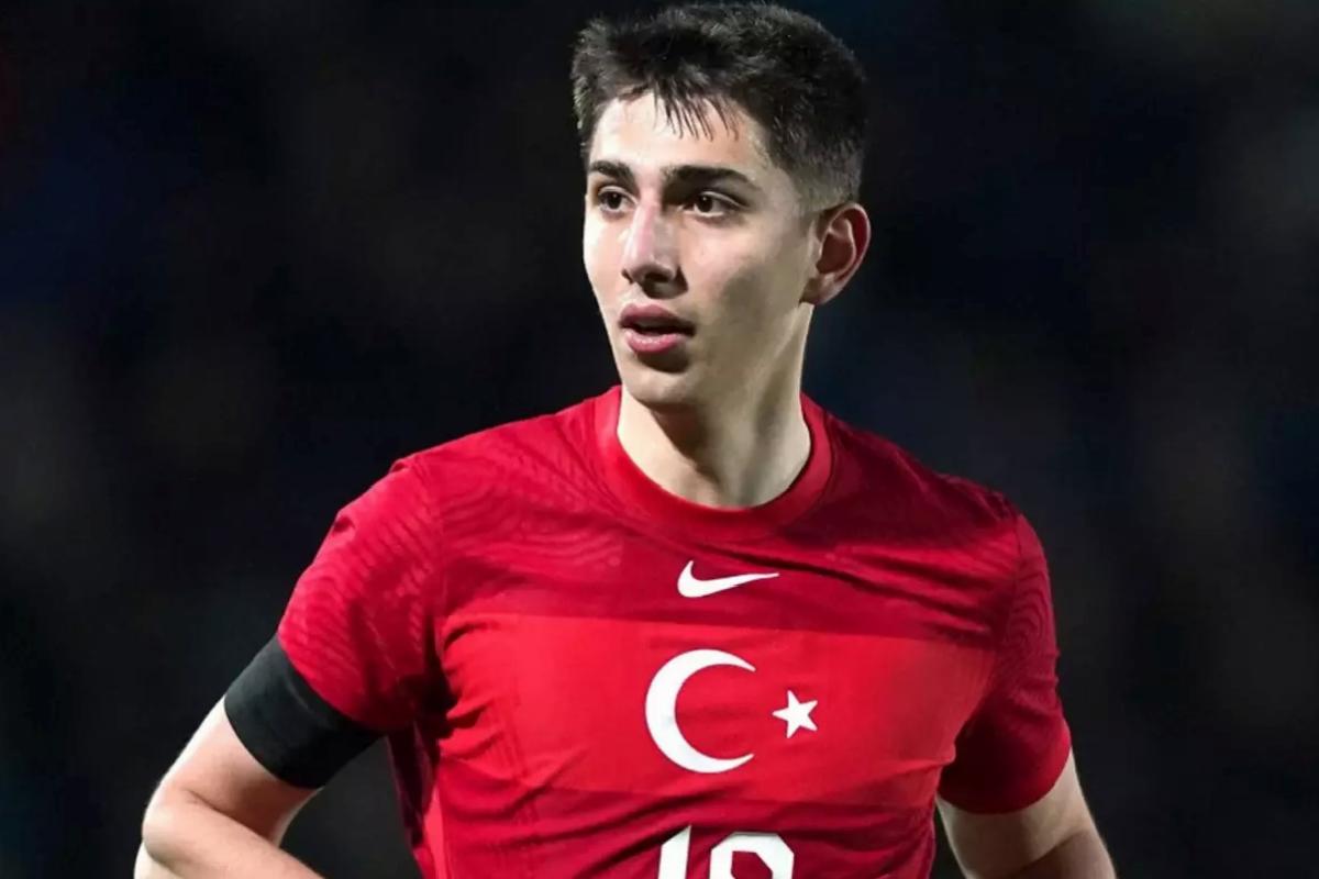 Demir Ege Tıknaz’a Portekiz’de büyük onur