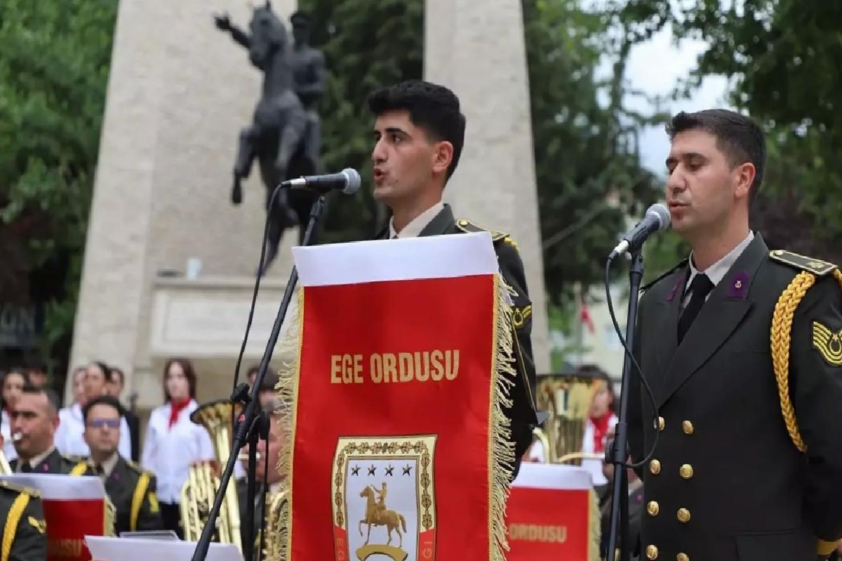 Denizli’de askeri bando lise öğrencileriyle konser verdi