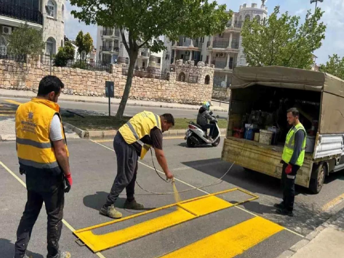 Didim’de Büyükşehir Belediyesi Çevre Düzenleme Çalışmalarını Sürdürüyor