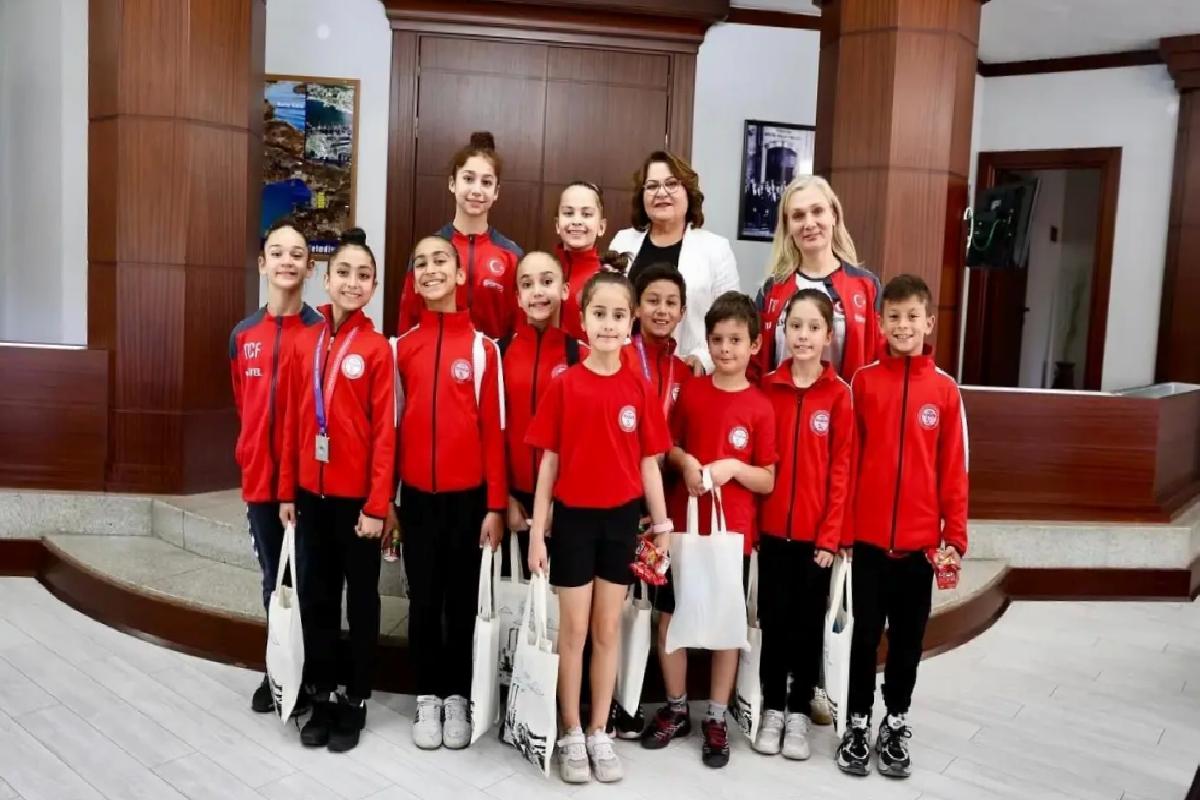 Didimli Akrobatik Cimnastik Sporcuları Avrupa Şampiyonası Başarısı İçin Belediye Başkanını Ziyaret Etti