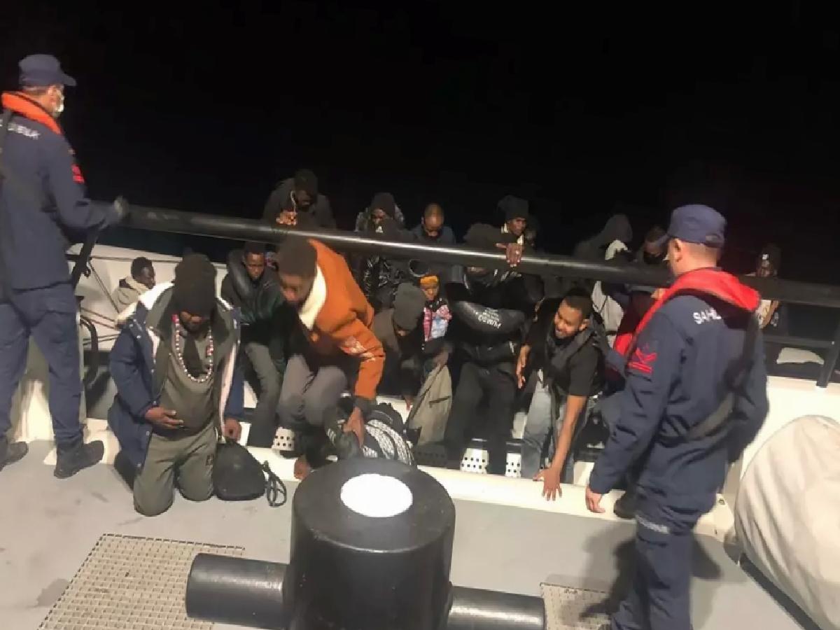 Dikili Açıklarında 28 Düzensiz Göçmen Yakalandı