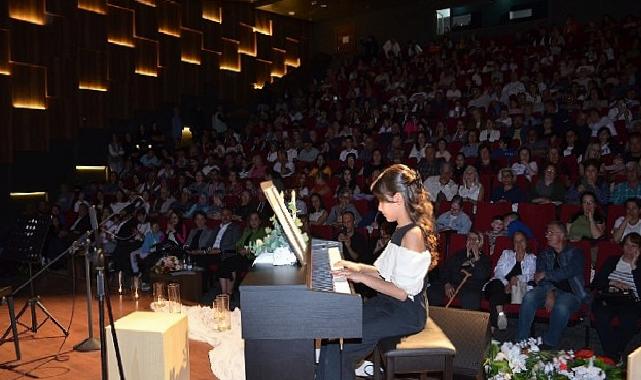 Dikili’de küçük yıldızlar büyük alkış aldı