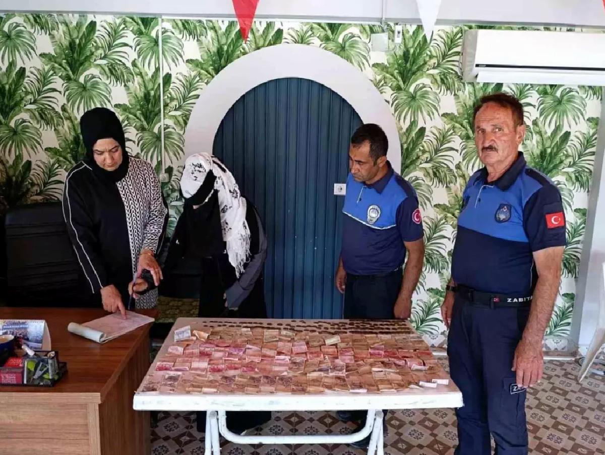Dilenci Kadın, Yarım Günlük Kazancını Zabıta Ekiplerine Teslim Etti
