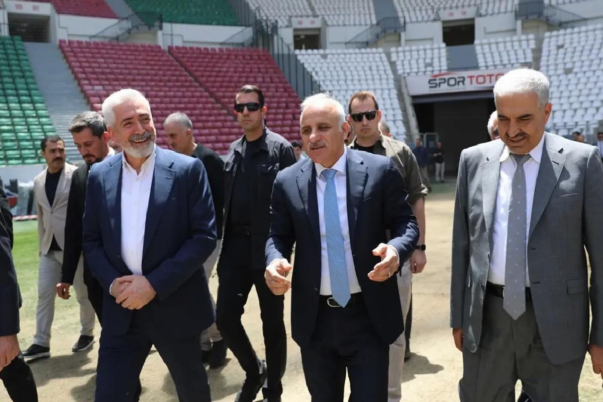 Diyarbakır Valisi Zorluoğlu, zemin çalışmaları süren Diyarbakır Stadı’nda inceleme yaptı Açıklaması