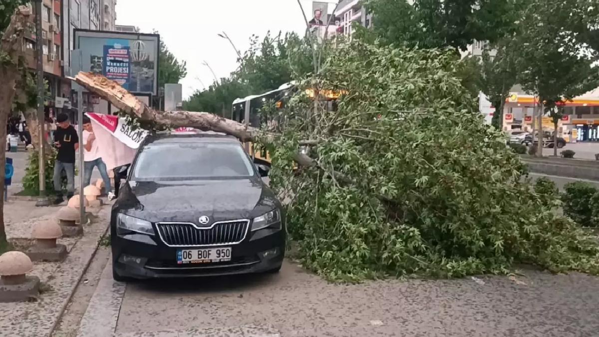 Diyarbakır ve Batman’da Fırtına Hasar Verdi