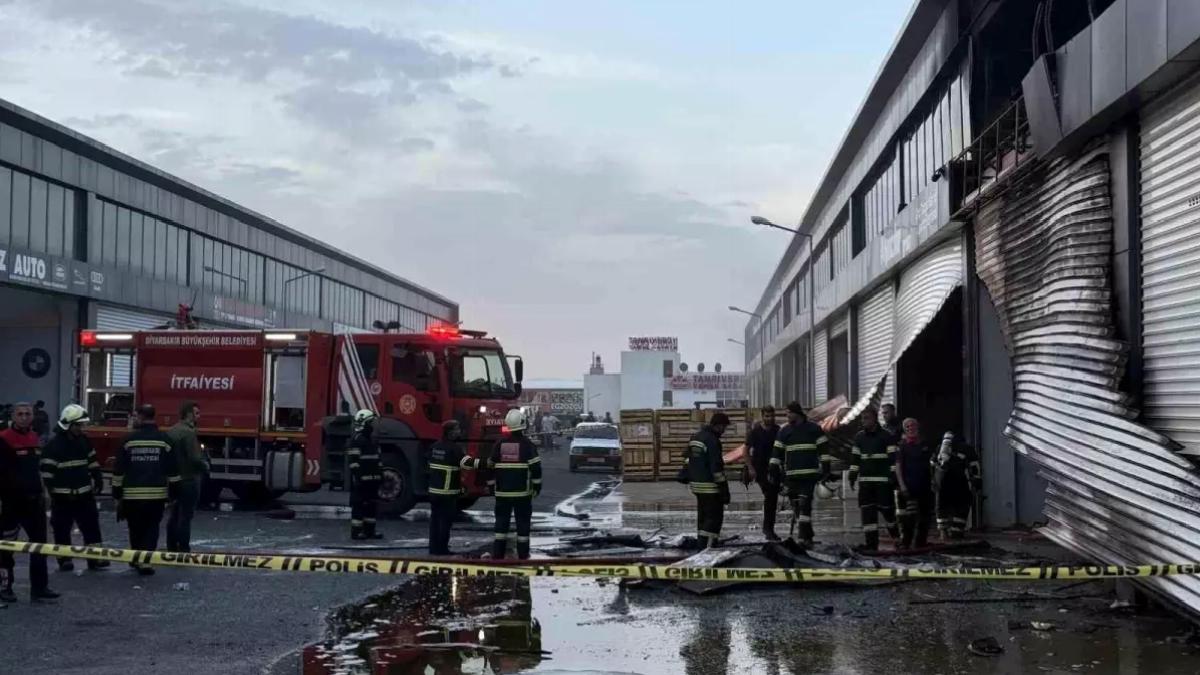 Diyarbakır’da Yangın: 4 Dükkan Yandı