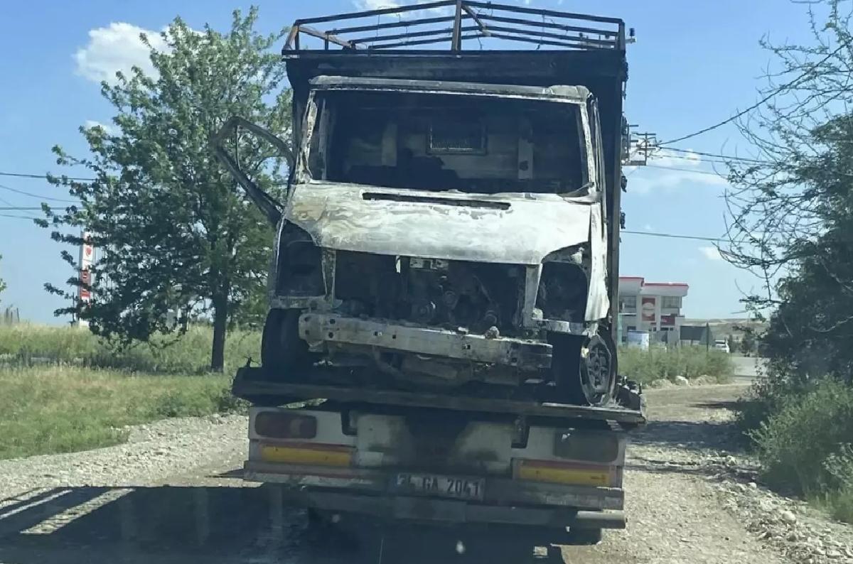 Diyarbakır’da Yanmış Kamyonette 2 Ceset Bulundu