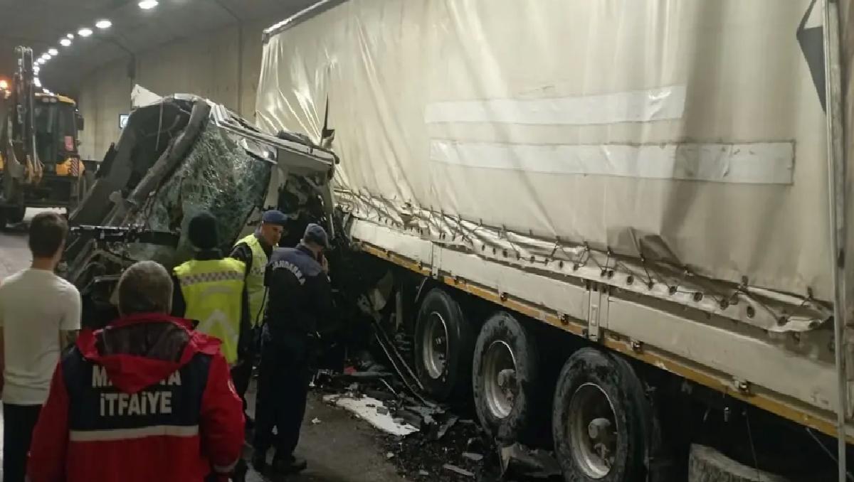 Doğanşehir’de Tır Duvara Çarptı