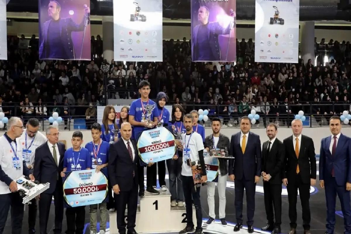 Doğu Anadolu’nun teknoloji tutkunu öğrencileri Ağrı’da yeteneklerini sergiledi