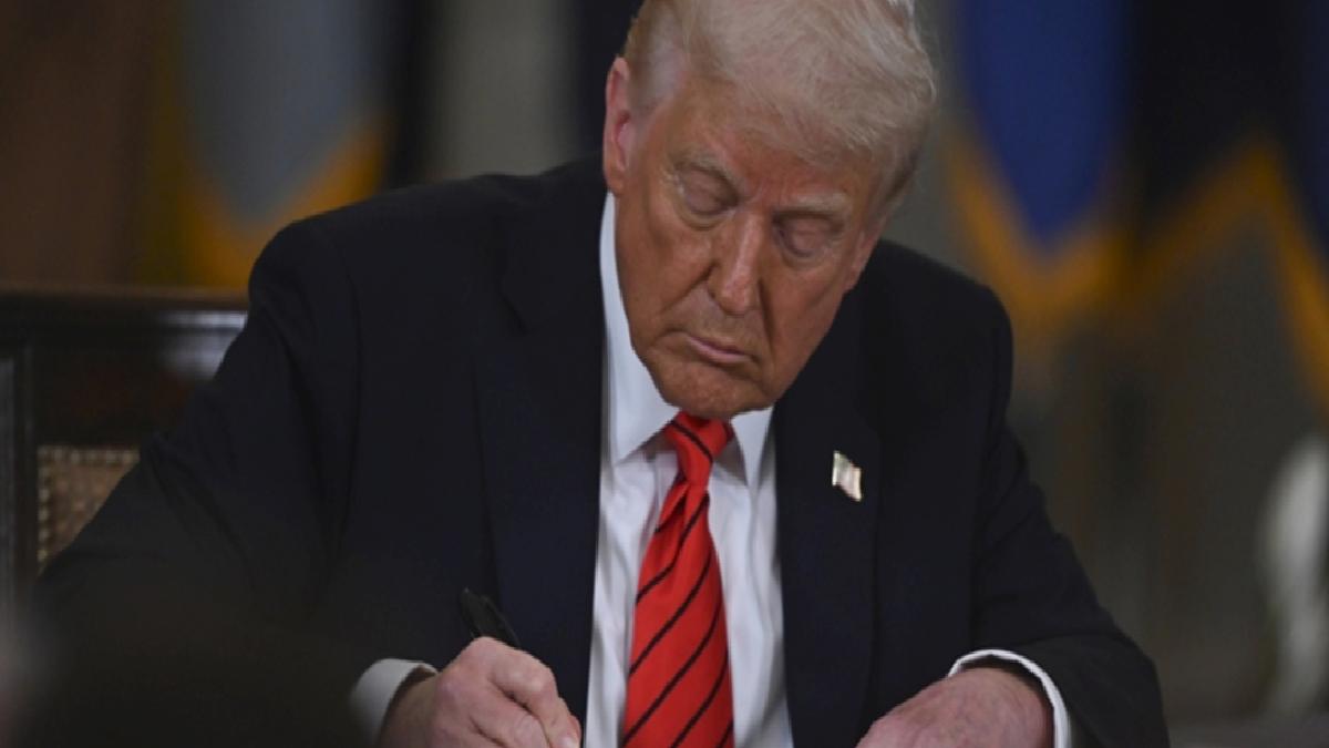 Donald Trump, çevrimiçi cinsel istismarı önleyecek yasa tasarısını imzaladı