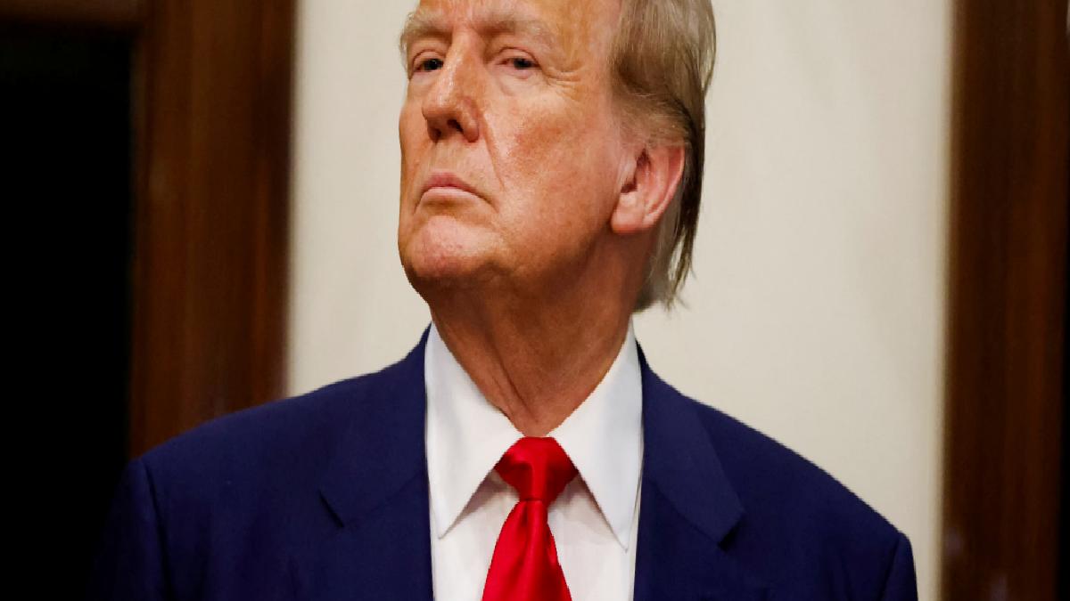 Donald Trump’a suikast çağrısı yaptığı iddiasıyla eski FBI Direktörü sorgulandı