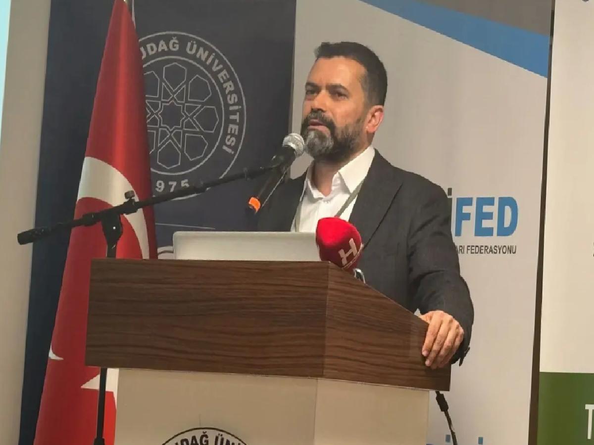Dr. Ekrem Teymur: “Yapay Zeka ile şekillenecek yeni tarım dünyasında çiftçinin yeri yok”
