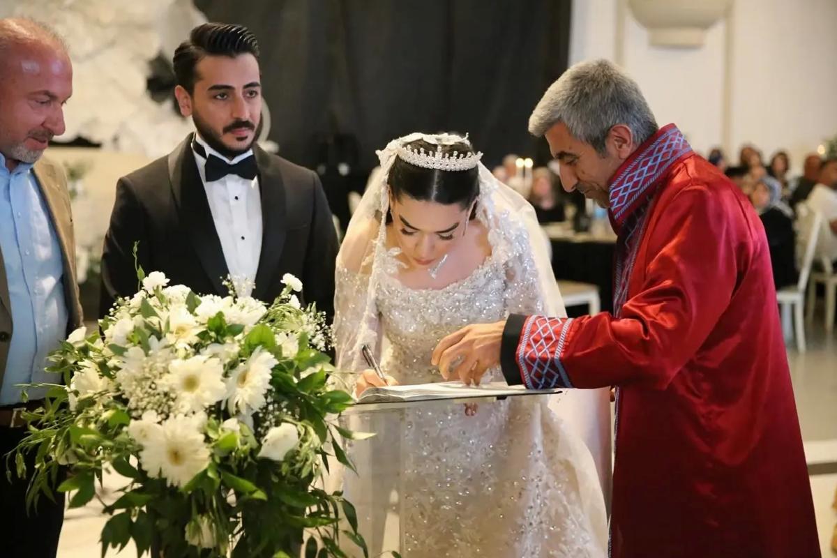 Düğünde Pasta Yerine 21 Kat Kadayıf