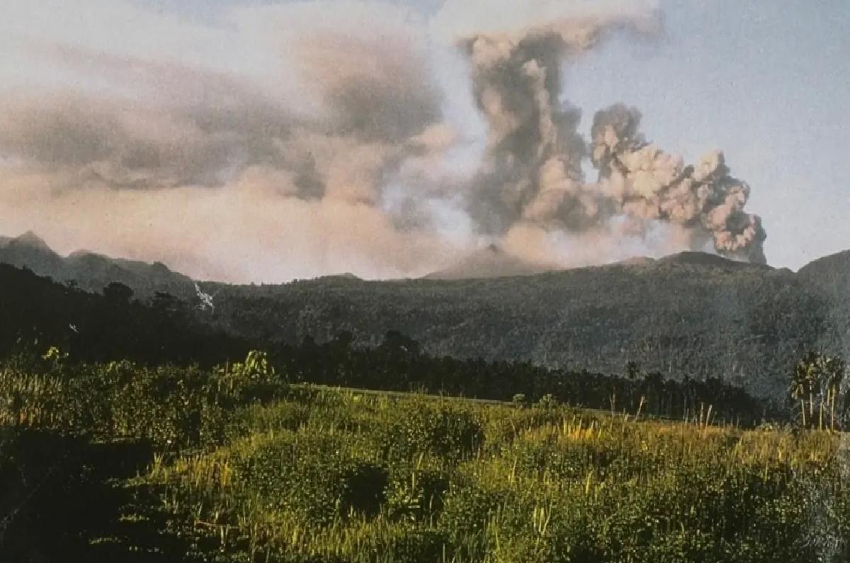 Dukono Yanardağı’nda Patlama