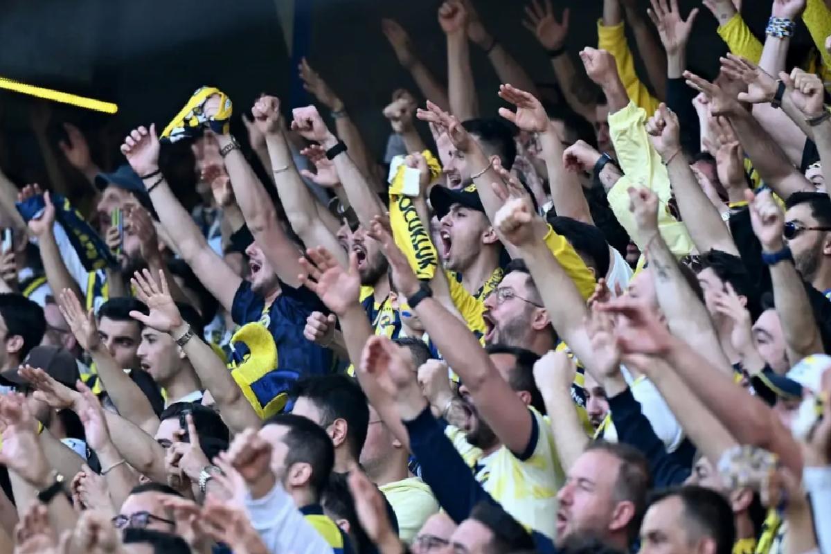 Dünyaca ünlü yıldız Kadıköy’e geliyor! Fenerbahçe’den Galatasaray’a dev transfer çalımı