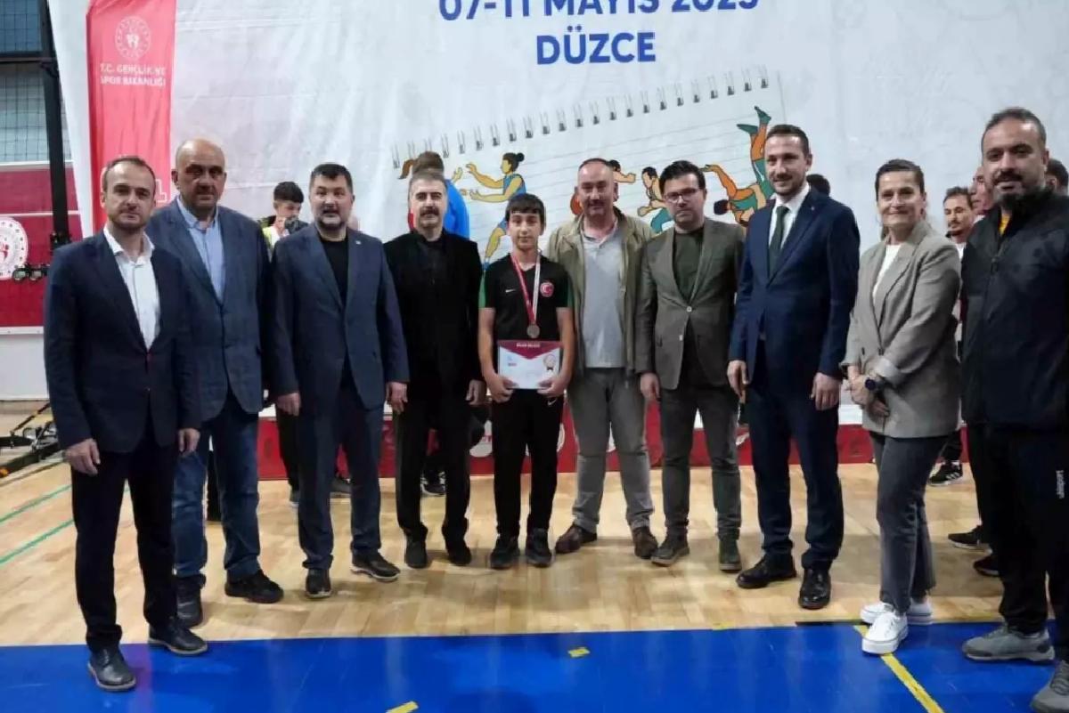 Düzce’de Güreş Türkiye Birinciliği Tamamlandı