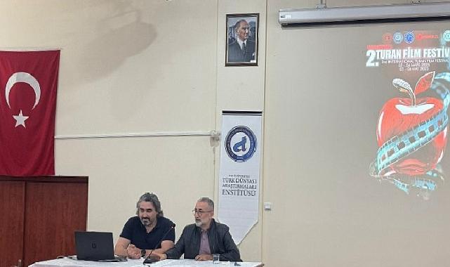Ege Üniversitesi 2. Uluslararası Turan Film Festivalinde sahne genç yönetmenlerin