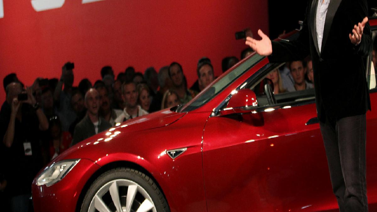 Elon Musk’tan Tesla açıklaması: Hiçbir yere gitmiyorum