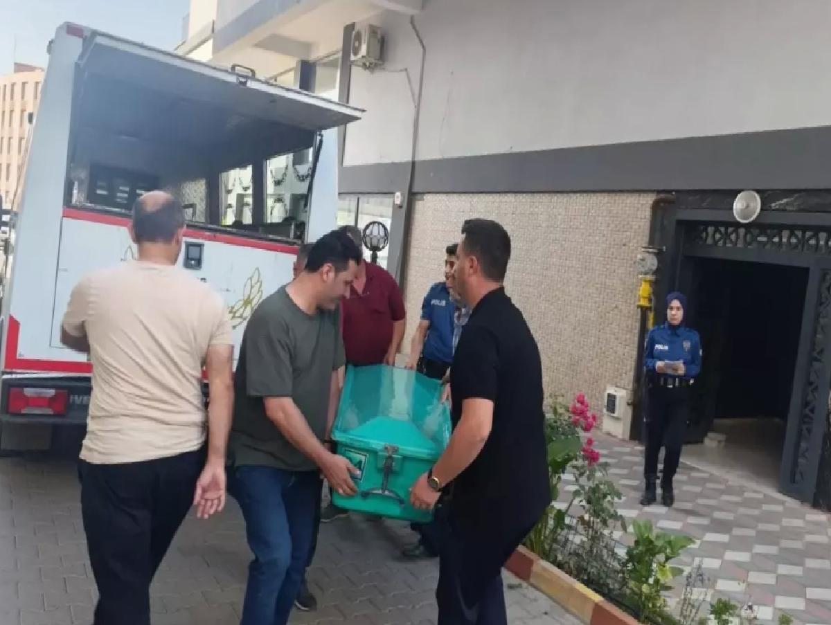 Emekli hekim evinde ölü bulundu