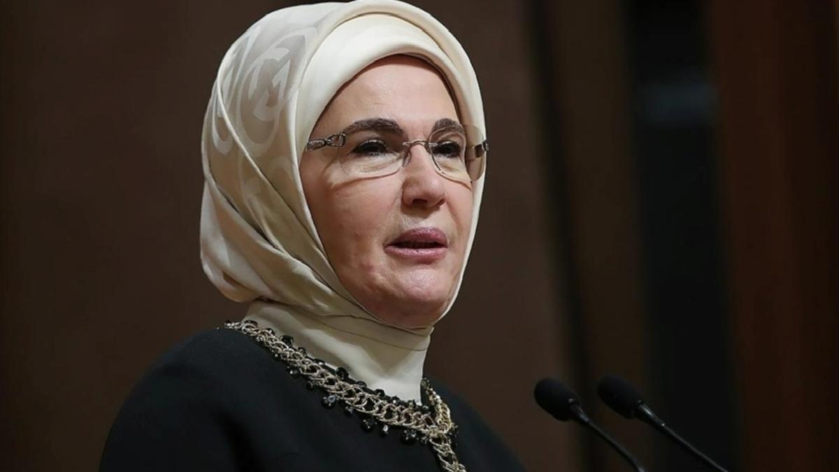 Emine Erdoğan, Dünya Ebeler Günü’nü kutladı