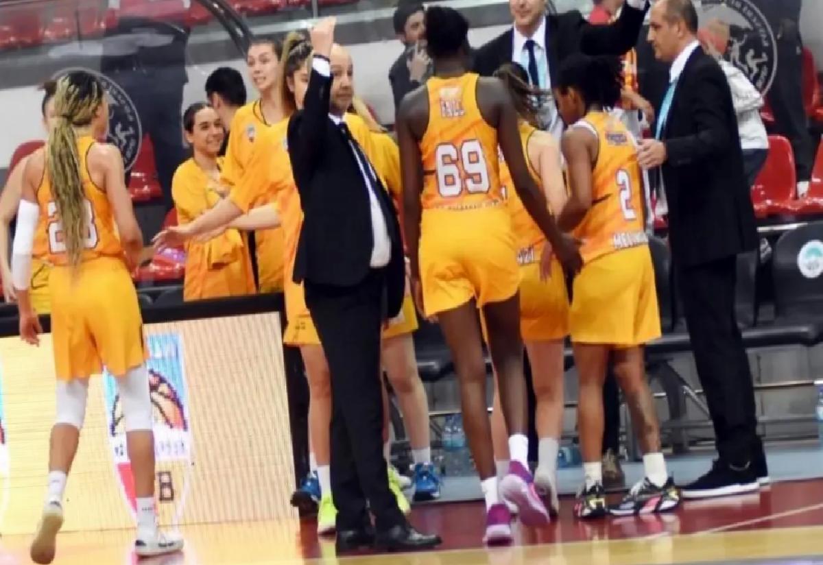 Emre Özsarı A Milli Kadın Takımında