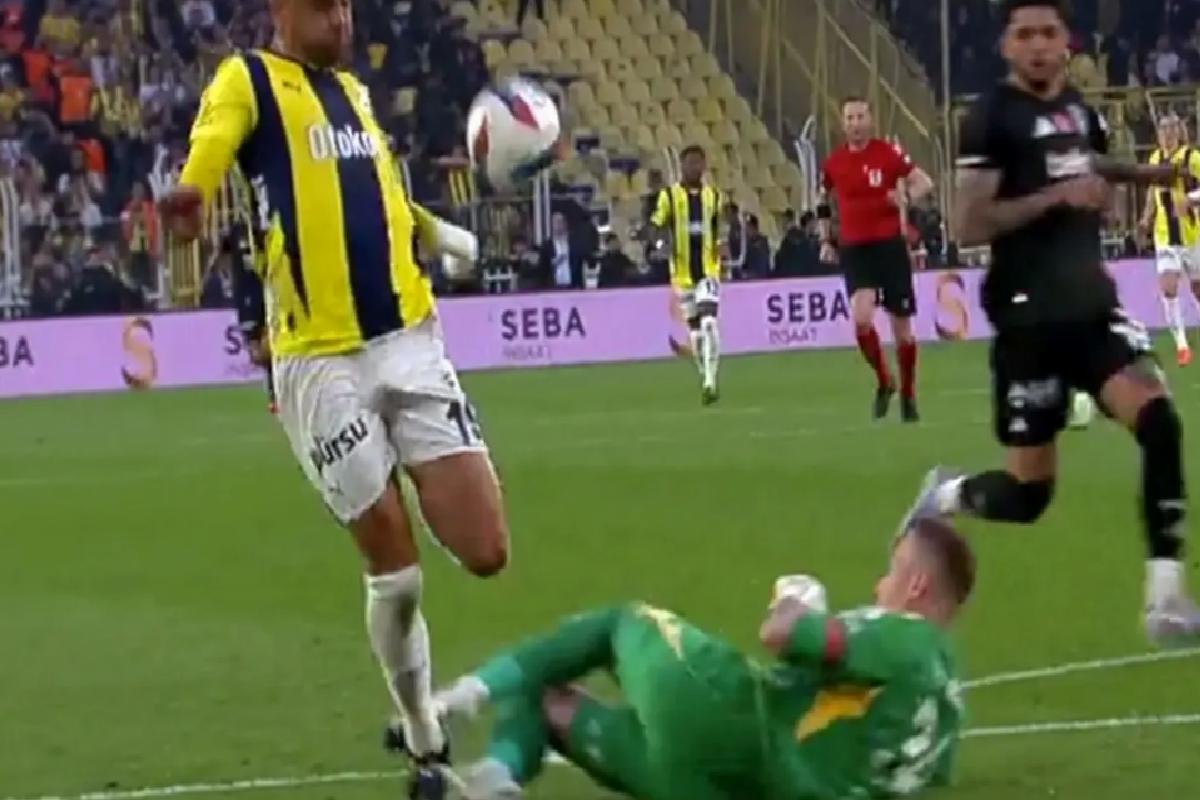 En-Nesyri’nin penaltı beklediği pozisyonda ünlü yorumcular tereddütsüz görüş belirtti