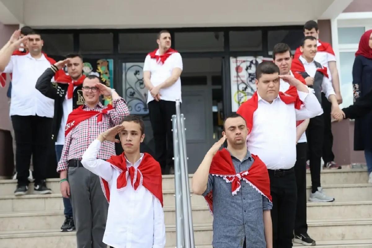 Engelli Öğrencilere Asker Kınası