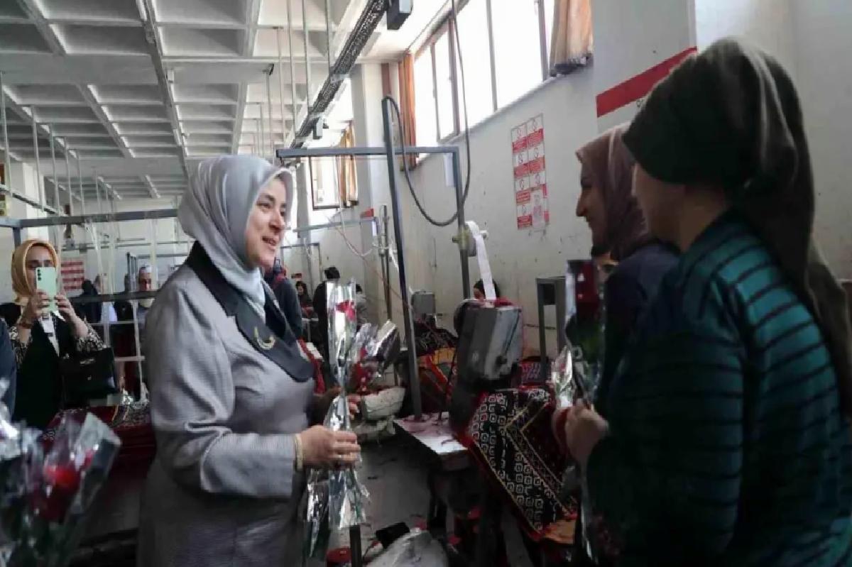 Ercan, Tekstil Fabrikasında Kadın İşçilerle Buluştu