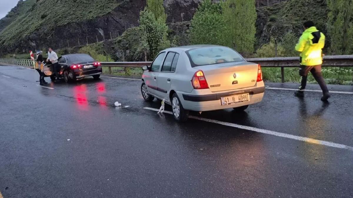 Erzincan’da Trafik Kazası: 4 Yaralı