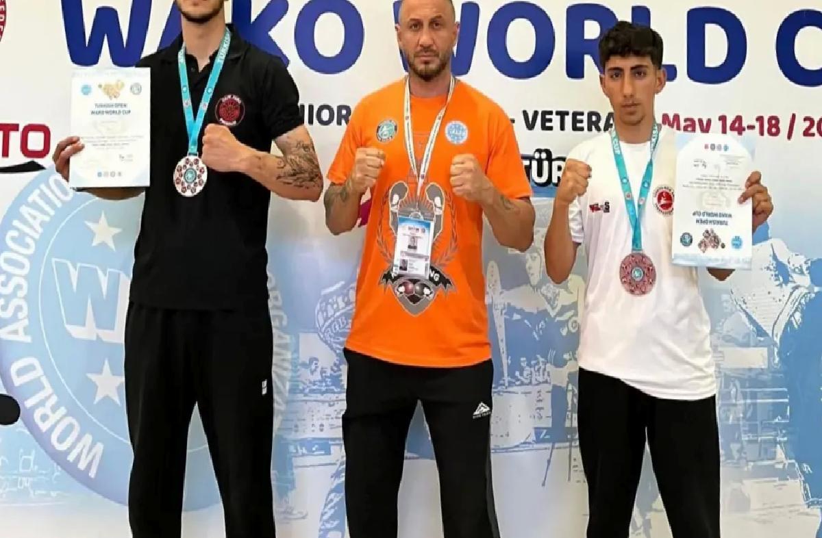 Erzincanlı Sporcular Kick Boks’ta Başarı Elde Etti