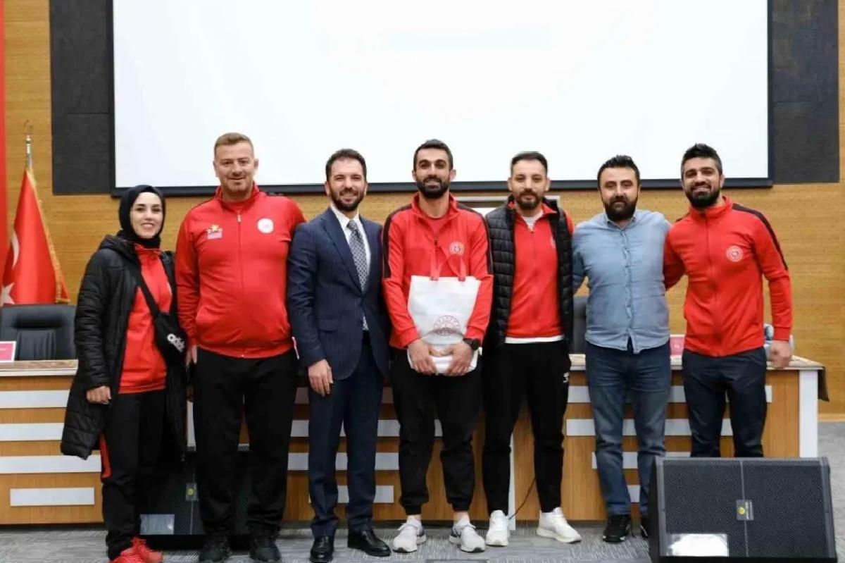Erzurum’da Antrenörler Bilgi Yarışmasında Yarıştı